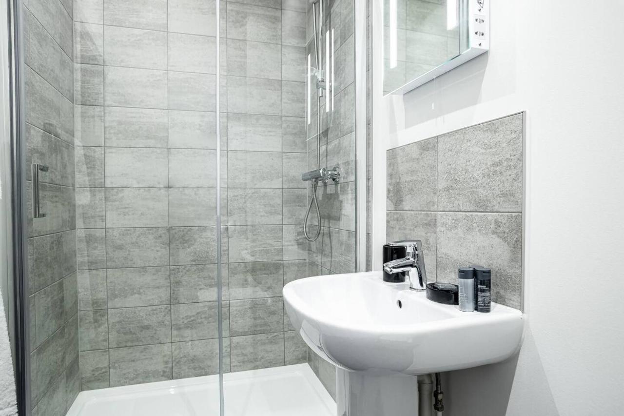 Two Bedroom - Central Peterborough Apartment - Bayard Apartments Exteriér fotografie